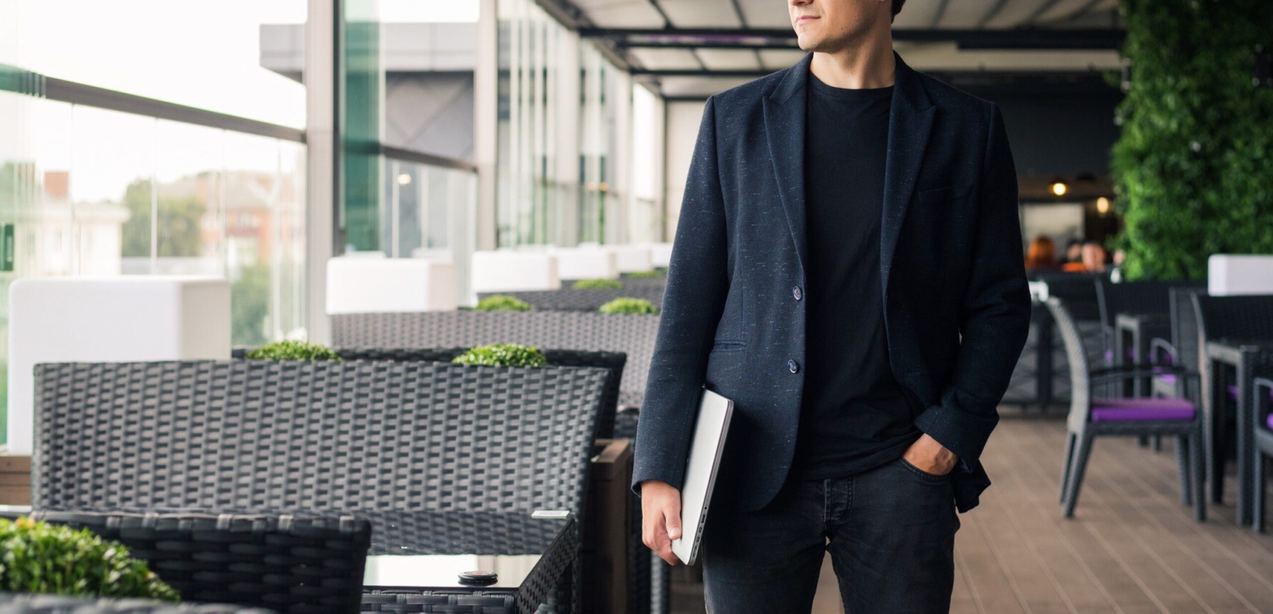 Postura Profissional: O Que Sua Imagem Comunica Antes Mesmo de Você Falar