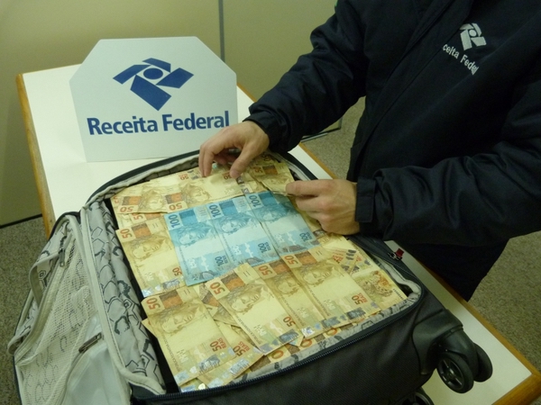Receita investiga contribuintes da serra gaúcha que declararam ter R$ 100 mil em espécie